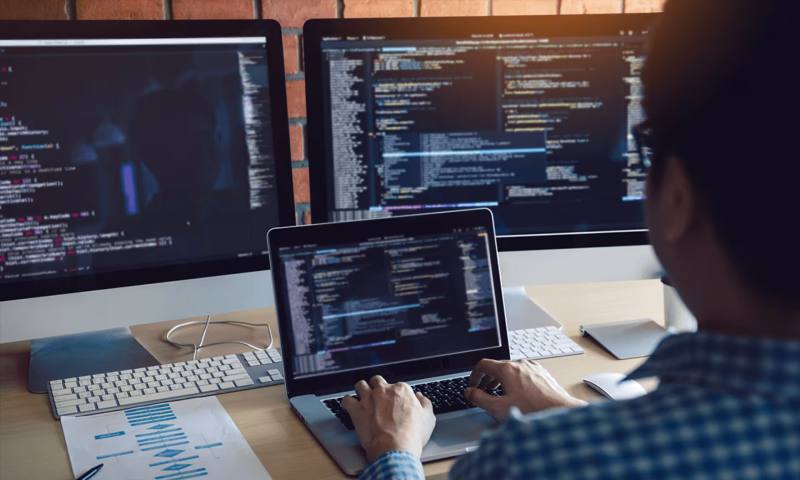 数据科学选型:R与Python如何赋能淮安网站建设?